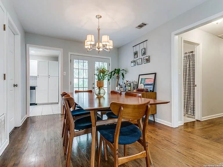 323 Byrnes Dr — Photo 4