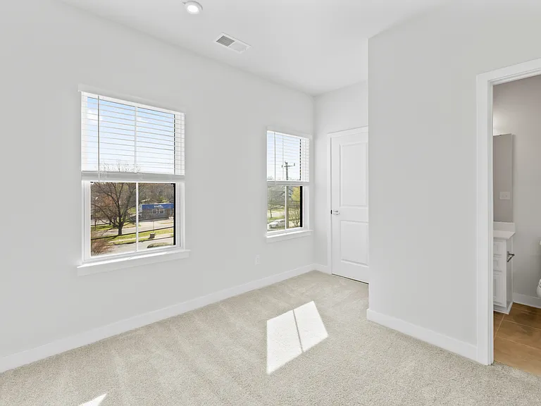 2833 Statesville Ave — Photo 11