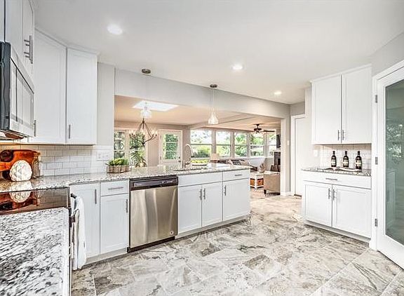 5th image of 8936 Crest Oak Ln