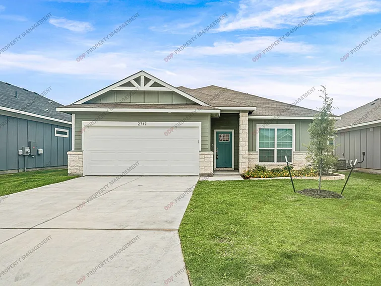 2717 Fox River Dr — Photo 1