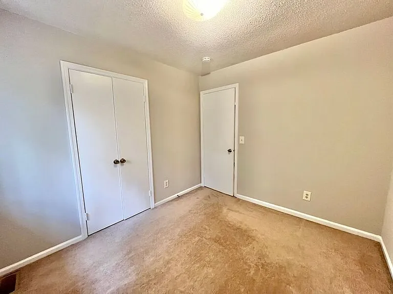 6011 Dixon Dr — Photo 20