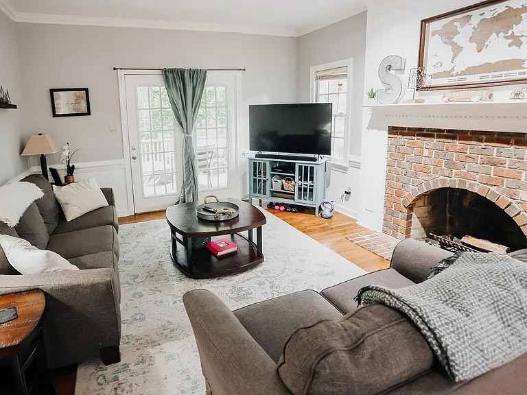 2220 Parkside Dr — Photo 9