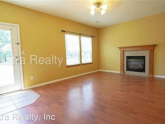 3rd image of 2325 Surrey Dr