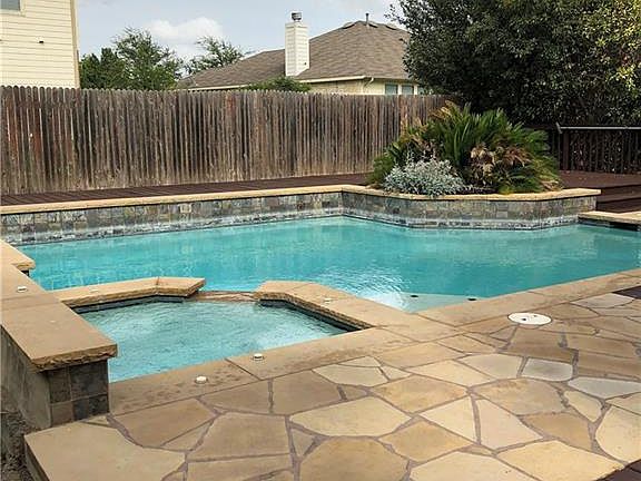 3rd image of 1419 Briar Hill Dr