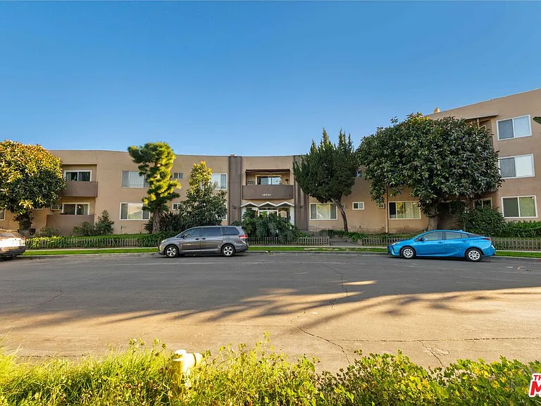 15540 Moorpark St #8 — Photo 19