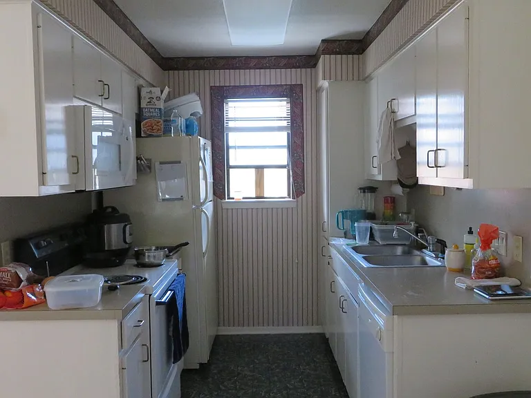 106 E 30th St #306 — Photo 36