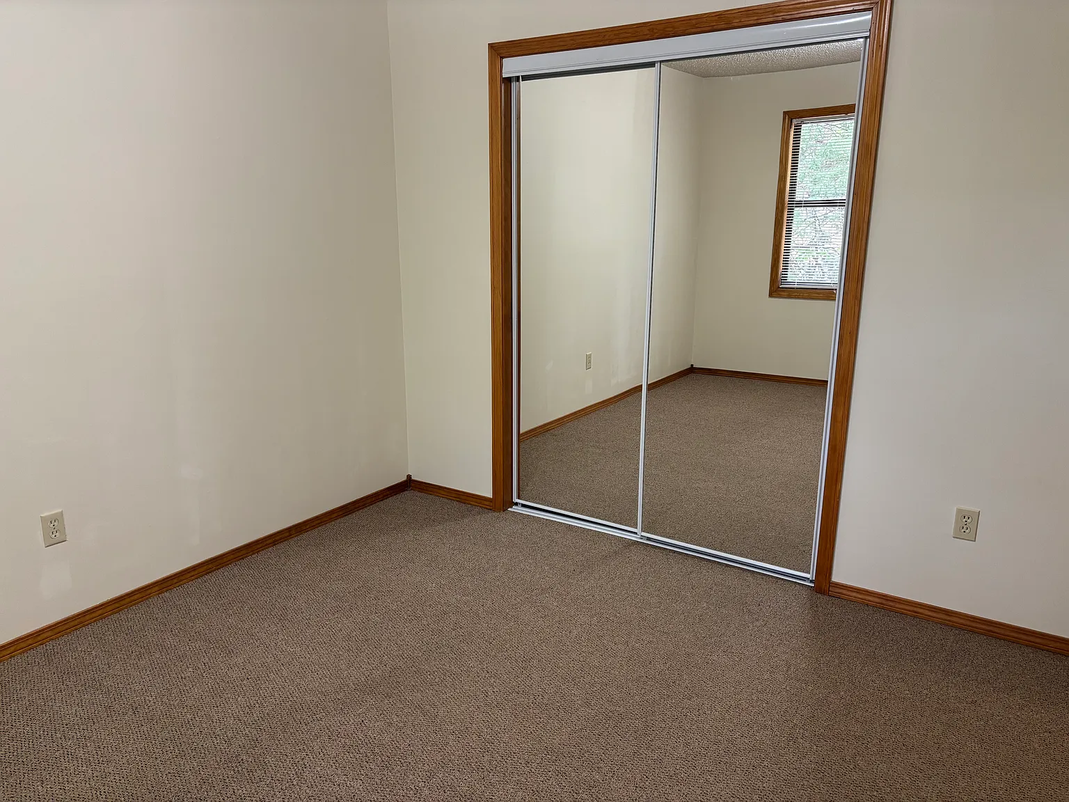 2 bed, 1904 sqft, $950 — Photo 3