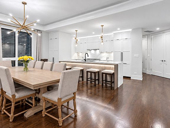 4th image of 1334 W Walton St #1W