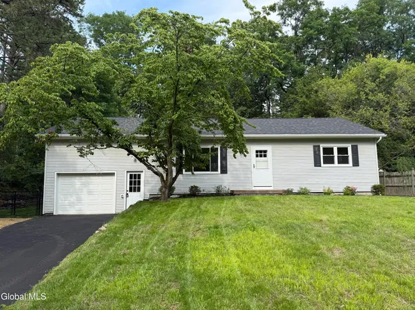 1326 Kings Road, Schenectady, NY 12303