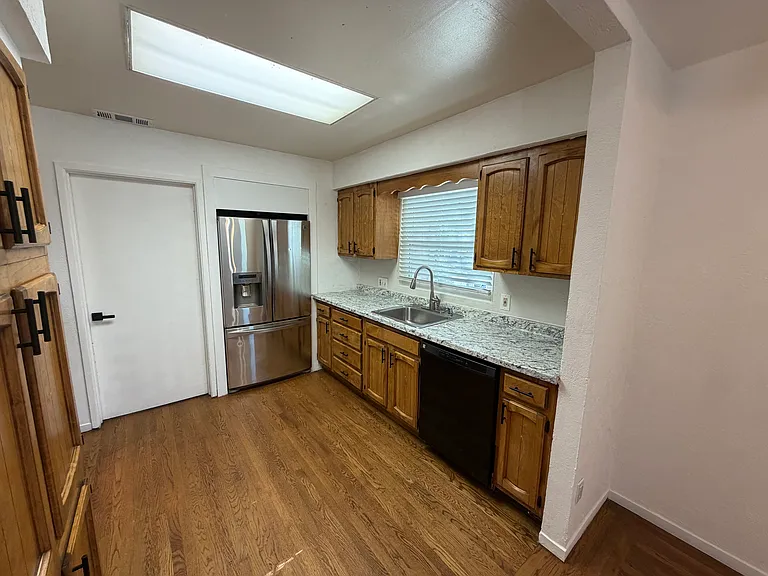638 Palm Ave — Photo 6