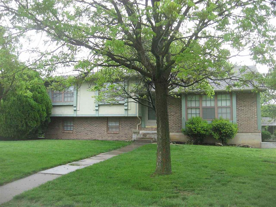 1st image of 904 Holloway Ln