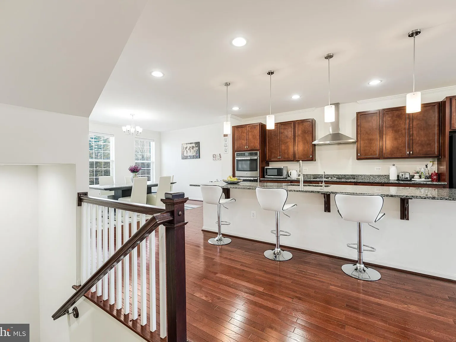 3 bed, 4.0 bath, 3138 sqft, $3,650 — Photo 3