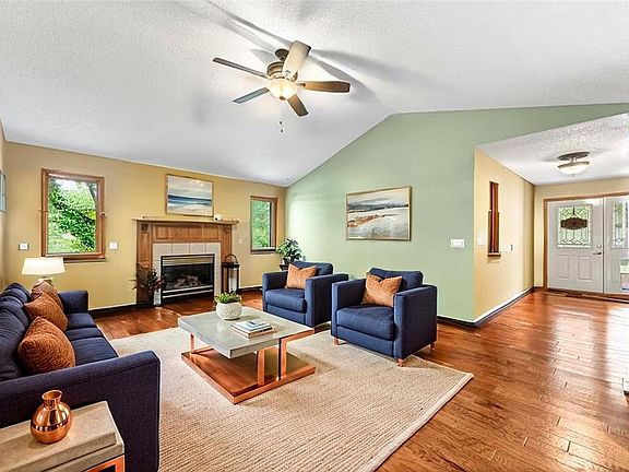 2nd image of 11 Whitmore Ln