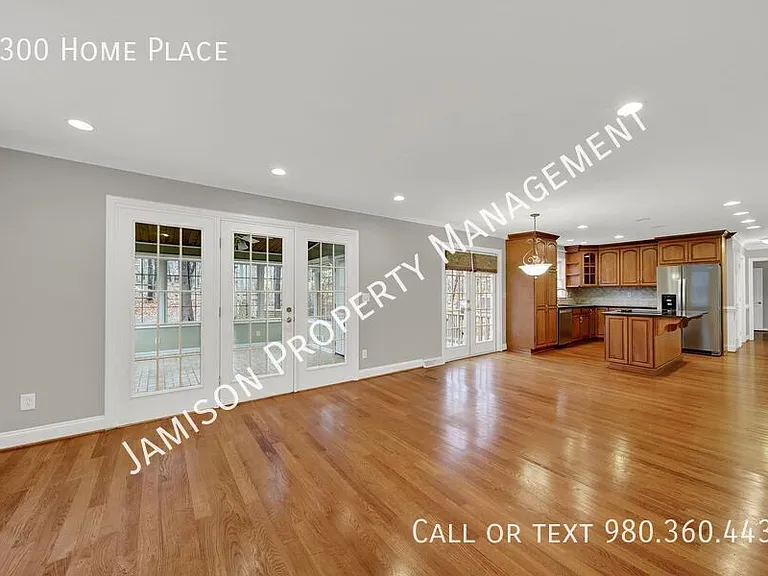 1300 Home Pl — Photo 8