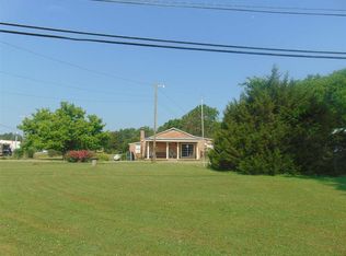 890 NE Fields Rd, Laceys Spring, AL 35754