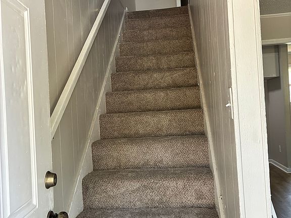 2nd image of 613 E Main St APT 5