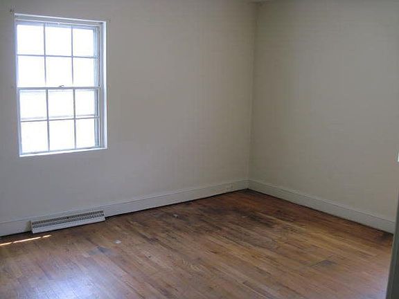 5th image of 1017 Summit Ave