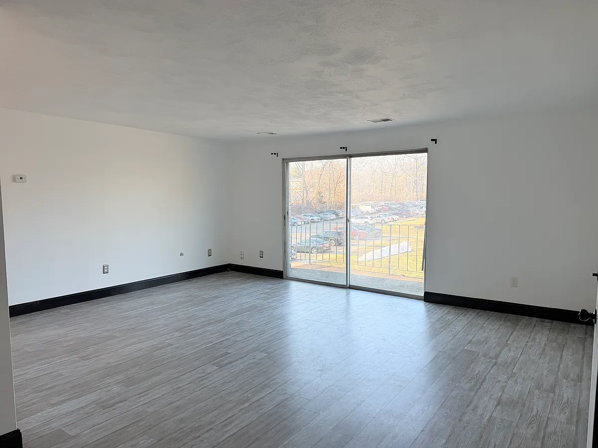 Building Photo - 113 Oak Ln #12