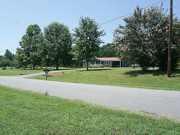 3rd image of 3337 Hillcrest Dr