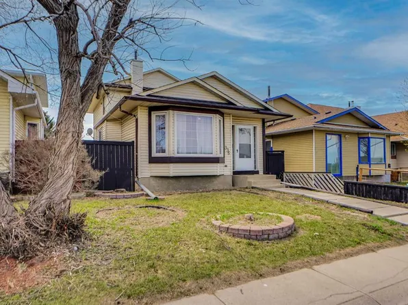 336 N Whitworth Way NE, Calgary, AB T1Y 6E4