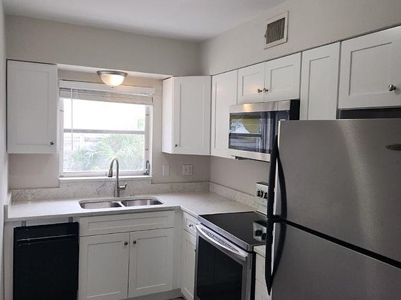 4th image of 361 41st Ave N #6