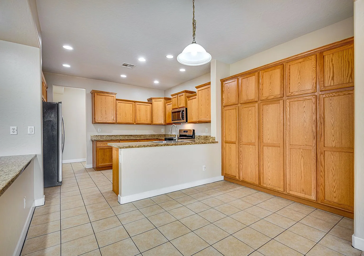 Spacious 4-Bedroom Home with Open Living Areas in Stallion Mountain Golf Club Community — Photo 2