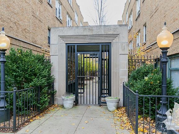 4th image of 6795 W Wrightwood Ave #2N