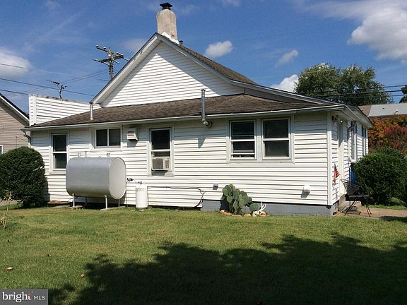 3rd image of 421 Cypress St