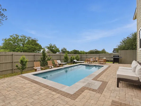 815 Annie St W, Austin, TX 78704