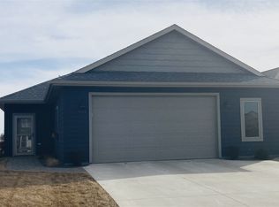 1927 35th St, Spirit Lake, IA 51360