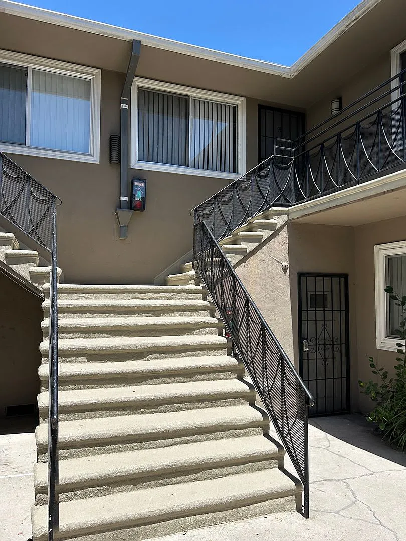 11401 Washington Pl — Photo 2