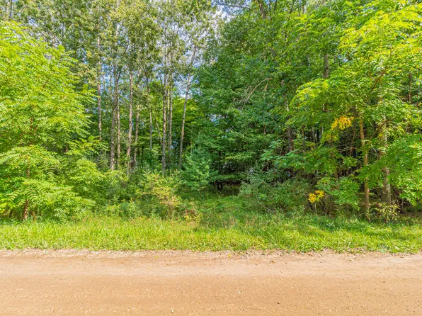 7574 9th St, Stanwood, MI 49346