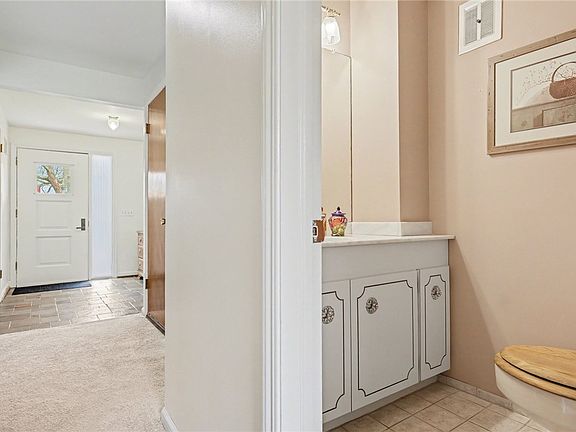 4th image of 135 Crandon Way