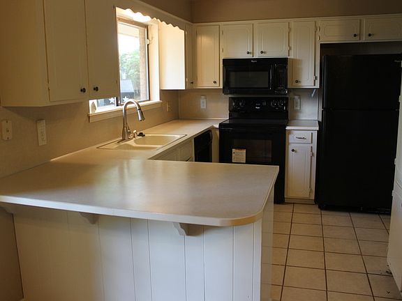 3rd image of 929 Lazywood Ln