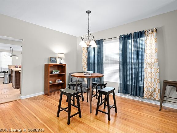 4th image of 910 S 25th St