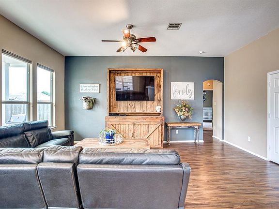 4th image of 424 Creekwood Ct