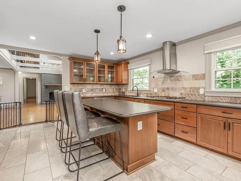 471 Sherwood Forest Rd — Photo 6