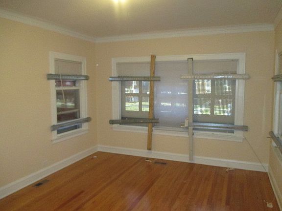 3rd image of 9337 S Avalon Ave