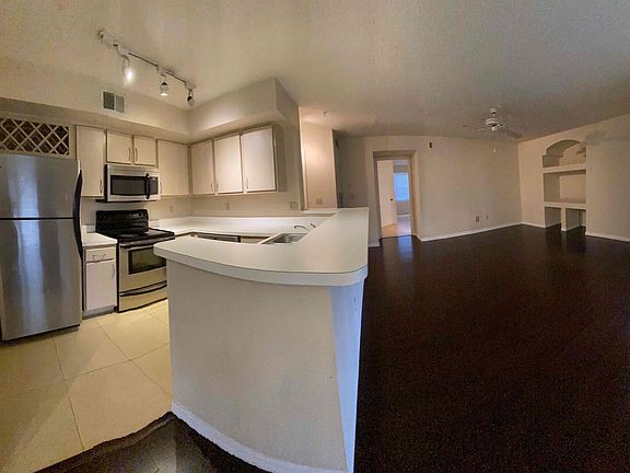 4th image of 7360 Westpointe Blvd #111-1-1