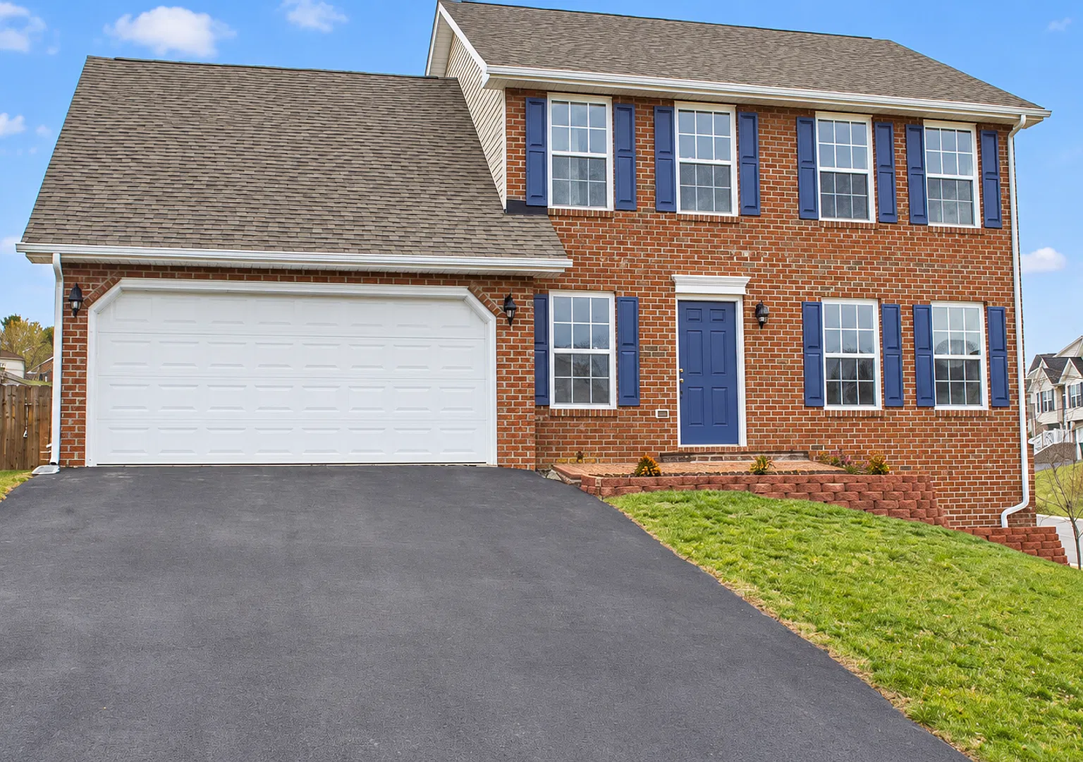 Spacious 4-Bedroom Home with 2-Car Garage, Fenced Backyard & Full Basement in Christiansburg! — Photo 1