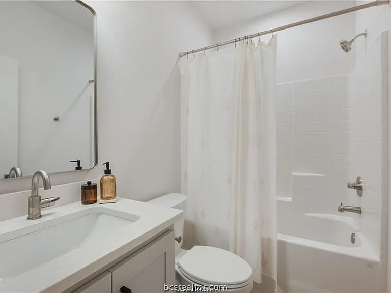 216 Richards St — Photo 9