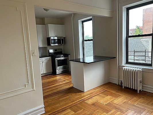 2nd image of 900 E 35th St APT C4