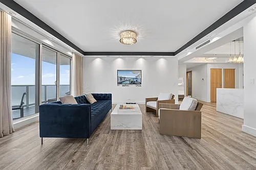 2301 Collins Ave Photo 1