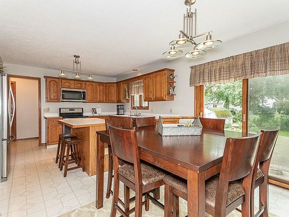 3rd image of 6940 S Camelot Dr