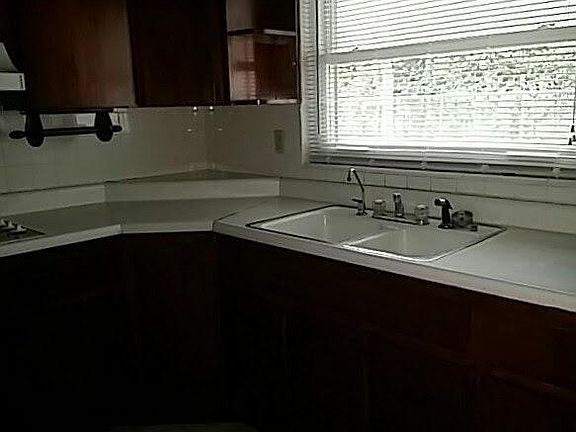 3rd image of 11708 Hoyt Ave