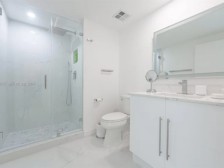 335 Biscayne Blvd #1600 — Photo 9