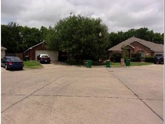 Exterior Neighborhood (street photo)