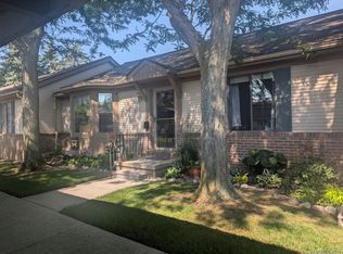 25080 Lighthouse Ln, Harrison Township, MI 48045