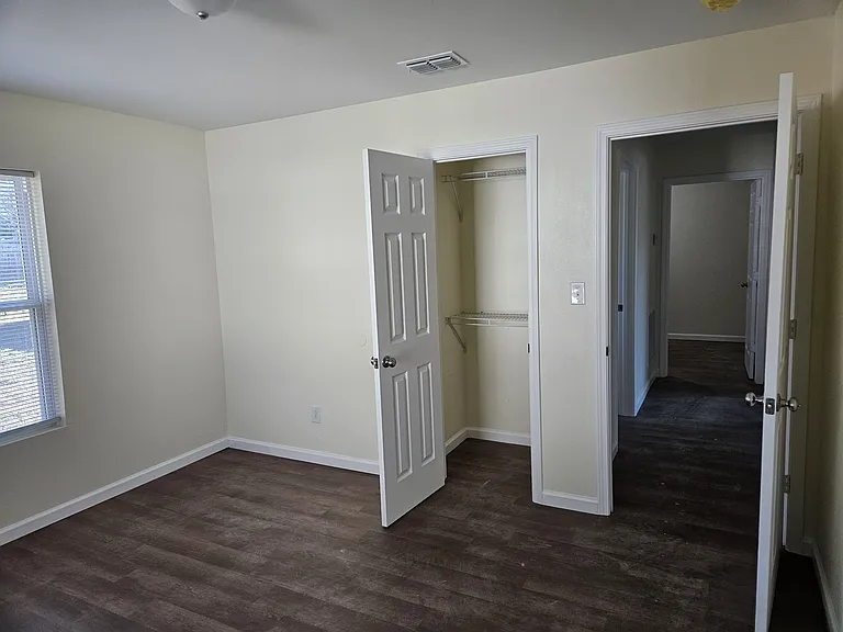 302 N Main St — Photo 25
