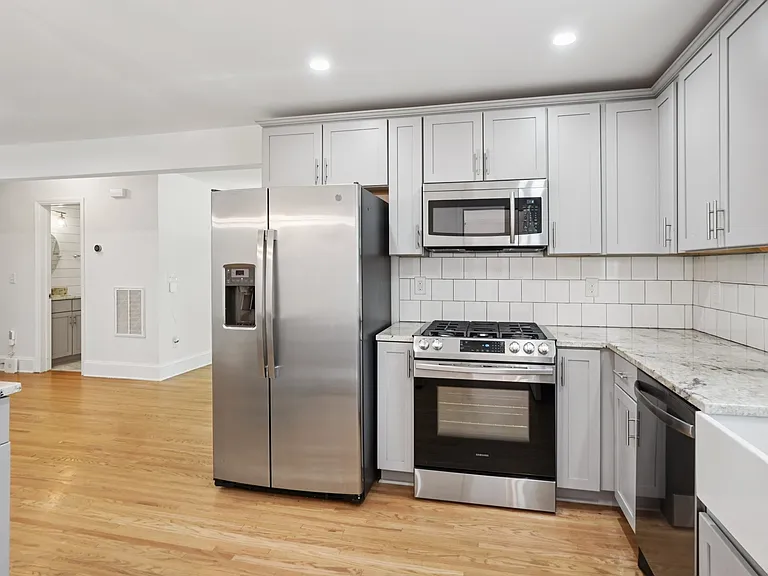 2318 Amesbury Ave — Photo 11